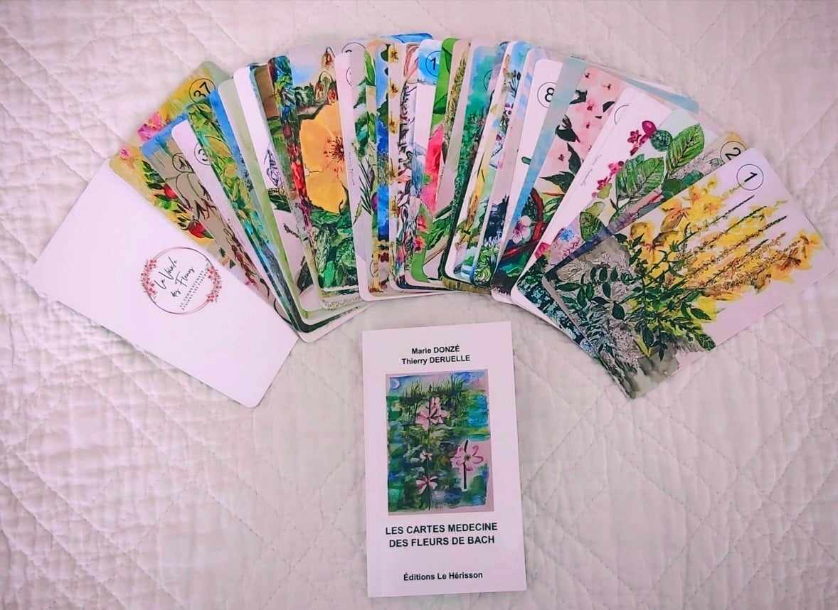 Les 38 Cartes Médecine des Fleurs de Bach de Marie Donzé, disposées en éventail